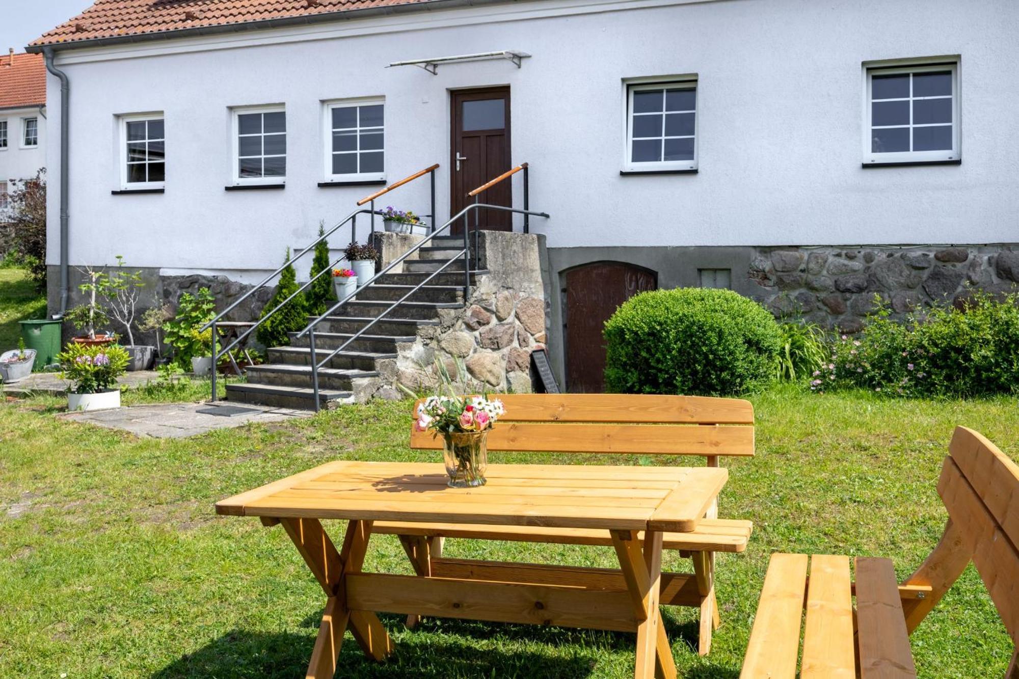 Ferienwohnung "Flori'S Ponyhof" Kröpelin Exterior foto
